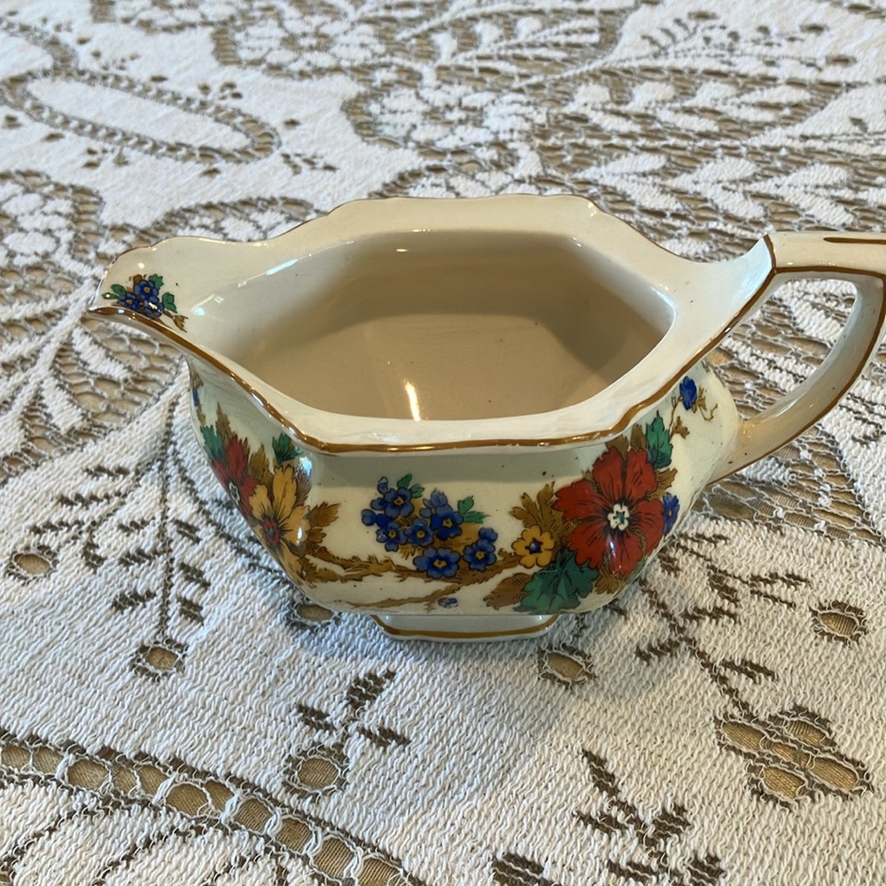 Gravy Boat, John Maddock & Sons England, Royal Ivory “Minerva”